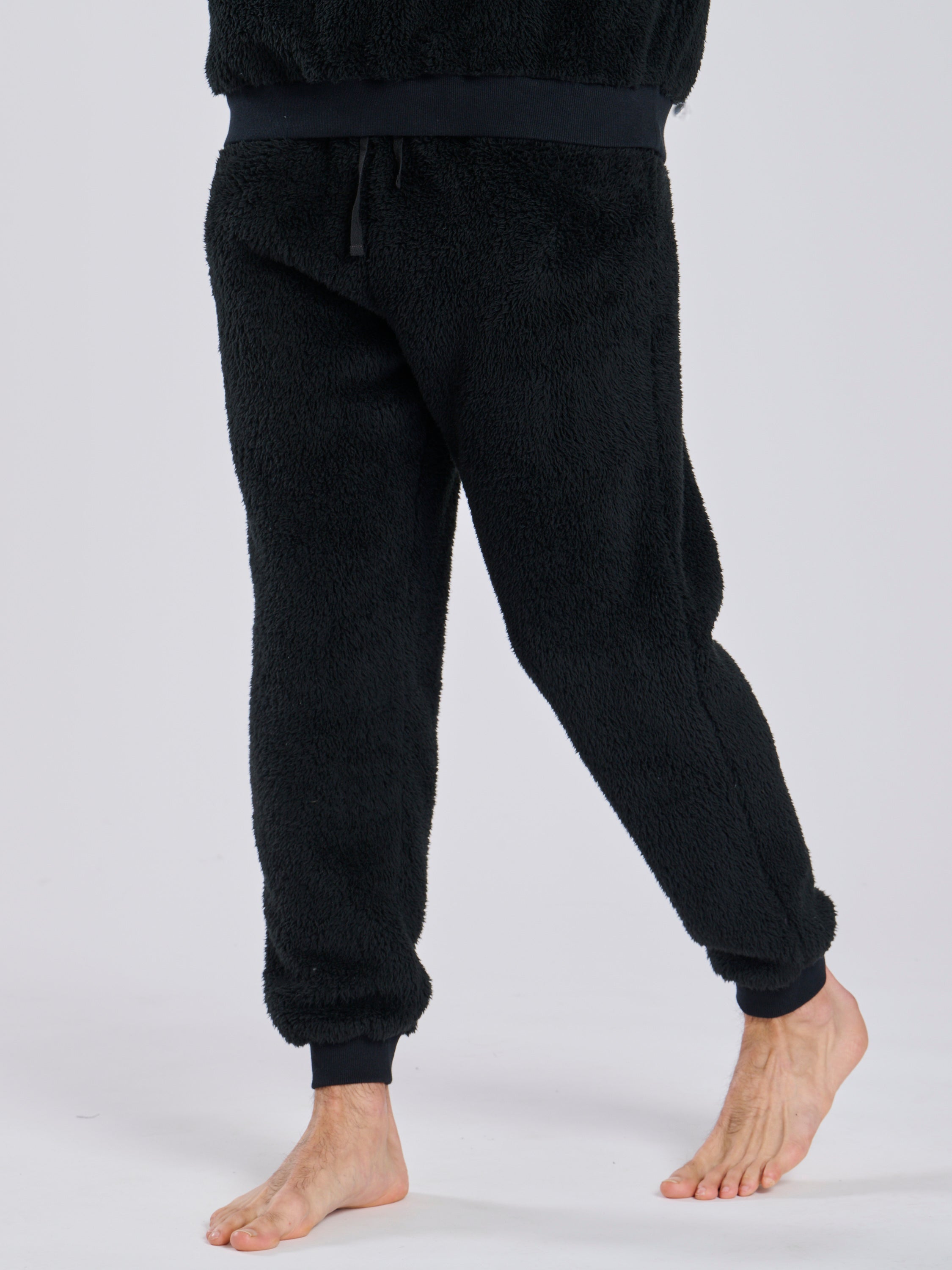 sherpa lounge jogger in black